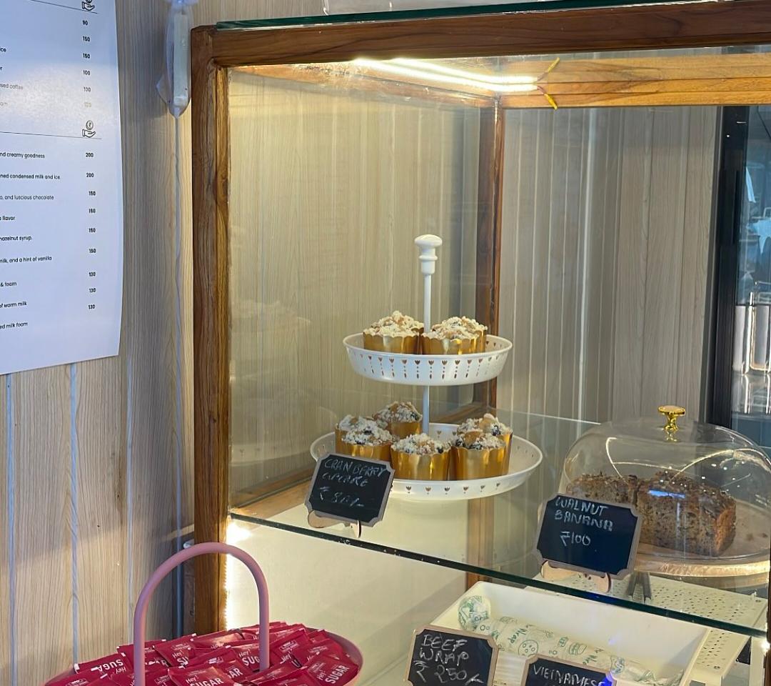 Yimi Caf� photo 2